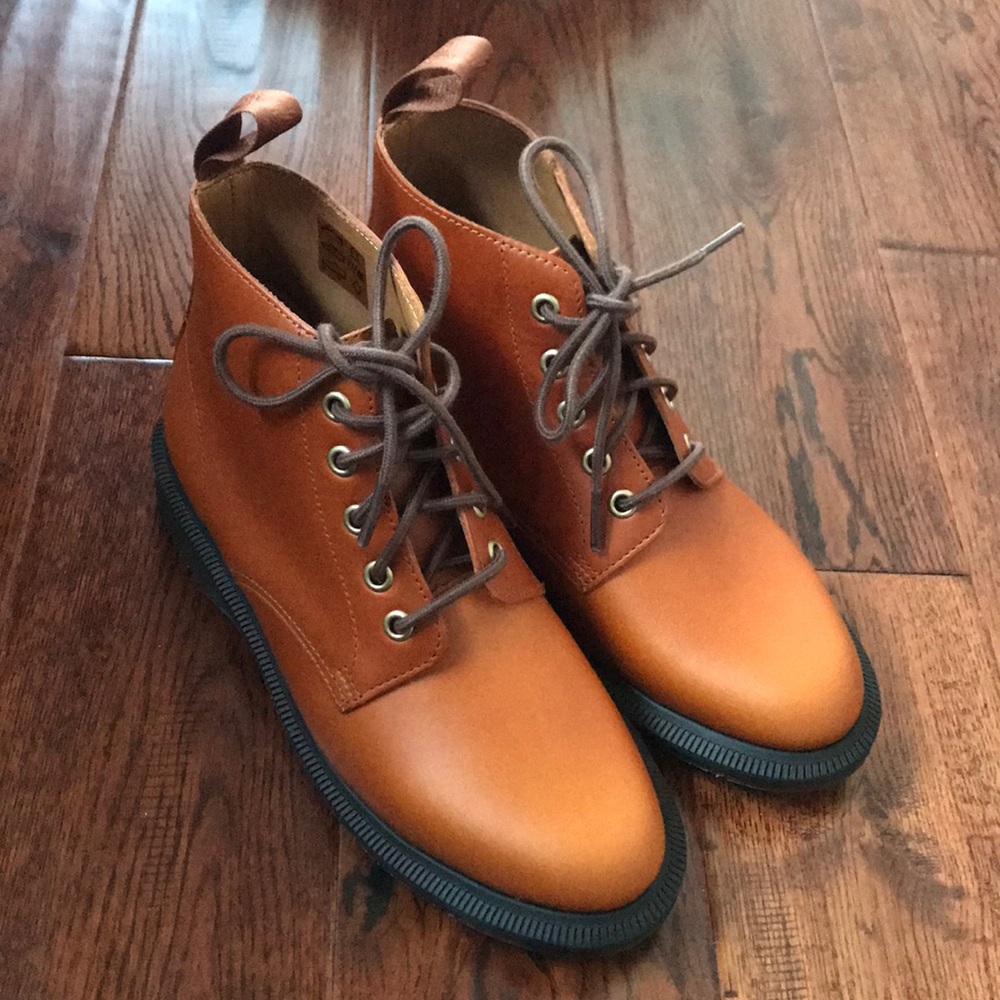 Brand New Dr. Martens Emmeline Oak boots 🍂
